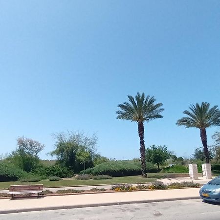 Beach Suite Israel- Private Jacuzzi Garden Suite & Gym, 3 Min Walk To Beach ביץ סוייט ישראל- ג'קוזי פרטי בגינה 3 דקות הליכה לים וחדר כושר Ашкелон Екстер'єр фото