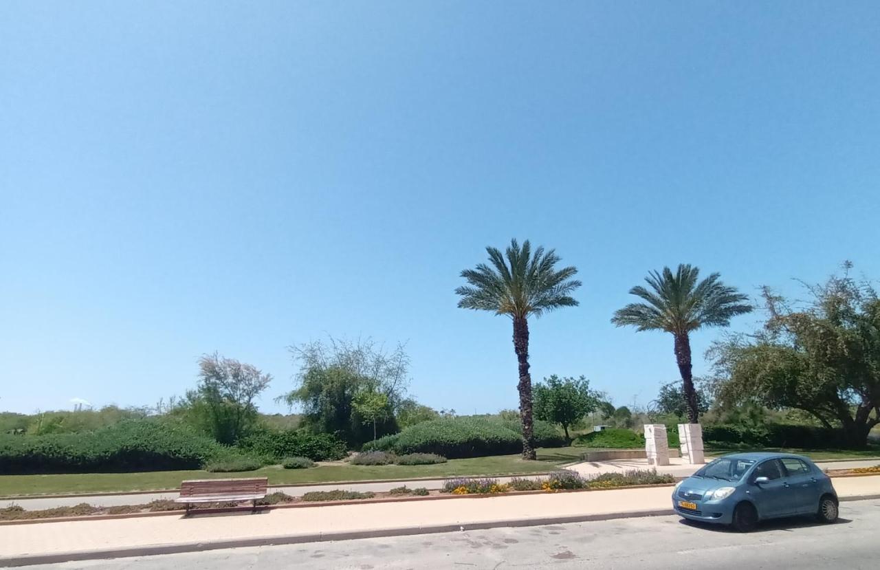 Beach Suite Israel- Private Jacuzzi Garden Suite & Gym, 3 Min Walk To Beach ביץ סוייט ישראל- ג'קוזי פרטי בגינה 3 דקות הליכה לים וחדר כושר Ашкелон Екстер'єр фото