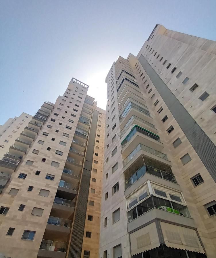 Beach Suite Israel- Private Jacuzzi Garden Suite & Gym, 3 Min Walk To Beach ביץ סוייט ישראל- ג'קוזי פרטי בגינה 3 דקות הליכה לים וחדר כושר Ашкелон Екстер'єр фото